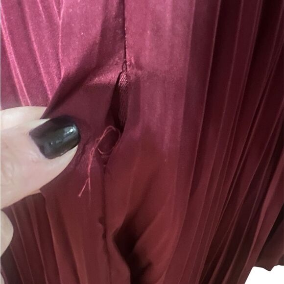 Mac Duggal Ieena for Mac Duggal Pleated Charmeuse Gown in burgundy size 6 - Picture 7 of 12